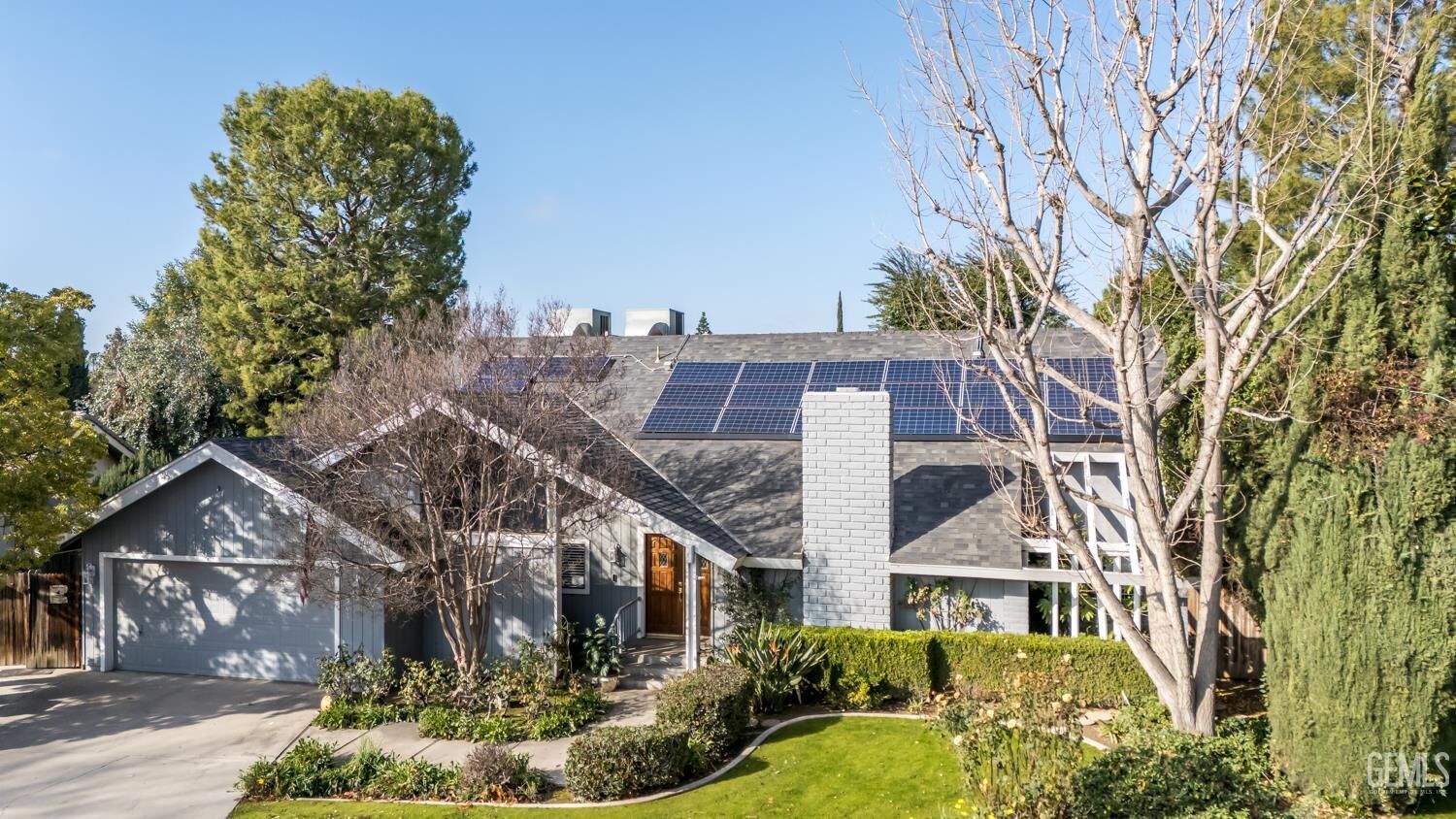 Property Photo: 1501 Westbourne Way CA 93309