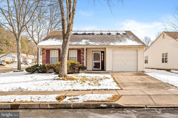 Property Photo:  2 Fernwood Court  NJ 08022 