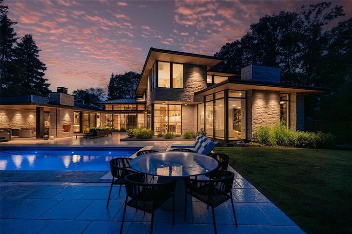 Property Photo:  42 Devonport Boulevard  MB R3P 0A9 