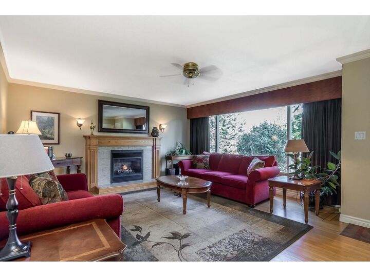 Photo de la propriété:  11564 97 Avenue  BC V3V 2B6 