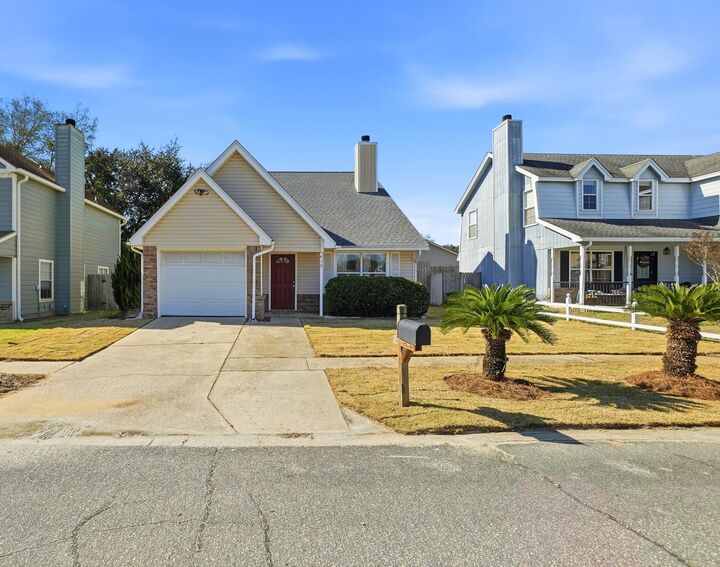 Property Photo:  412 Woodland Circle  FL 32569 