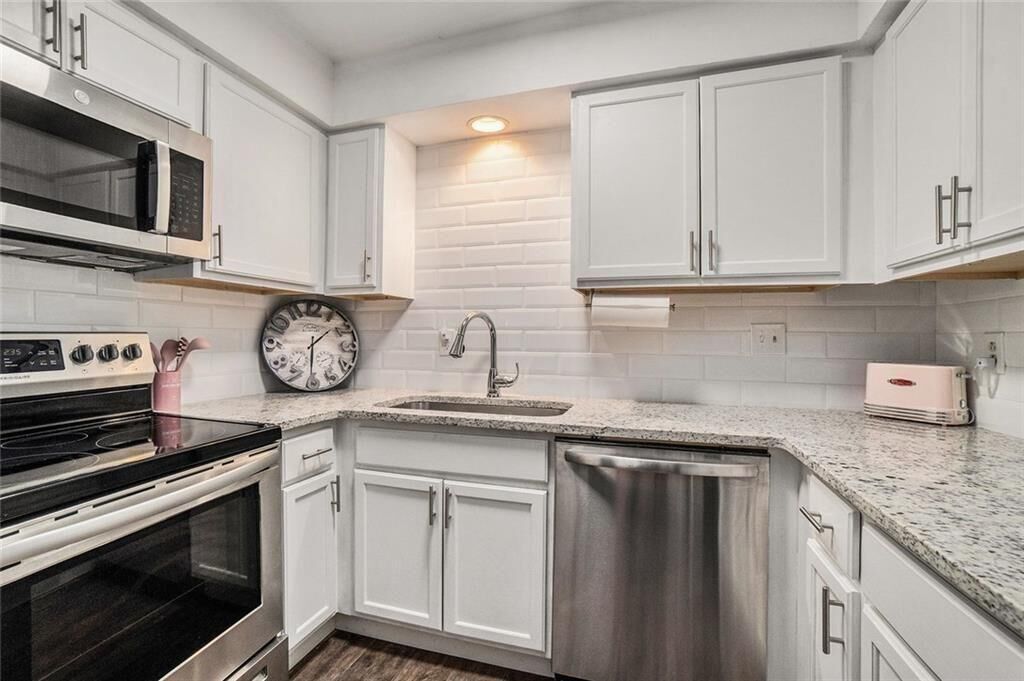 Property Photo:  94 Rosaire Place NW  GA 30327 