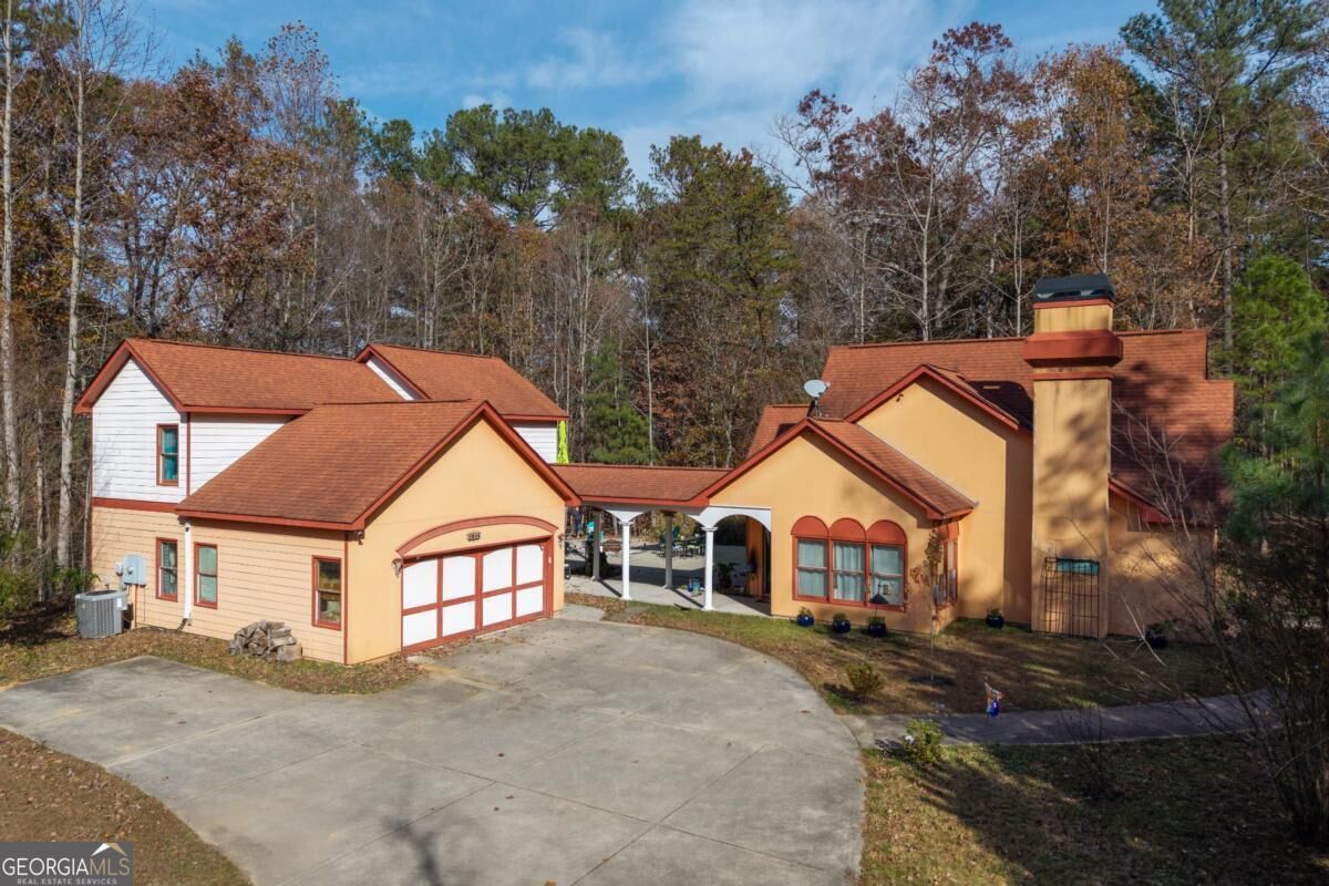 Property Photo: 1045 Fincher Road GA 30114