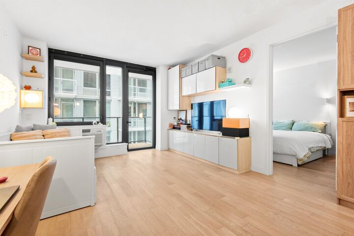 Property Photo: 160 1st St 614 NJ 07302