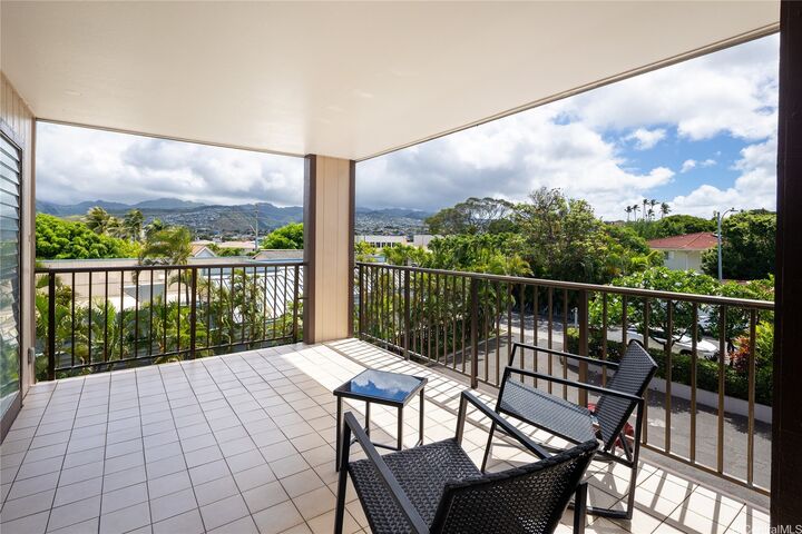 Property Photo: 3721 Kanaina Avenue 305 HI 96815