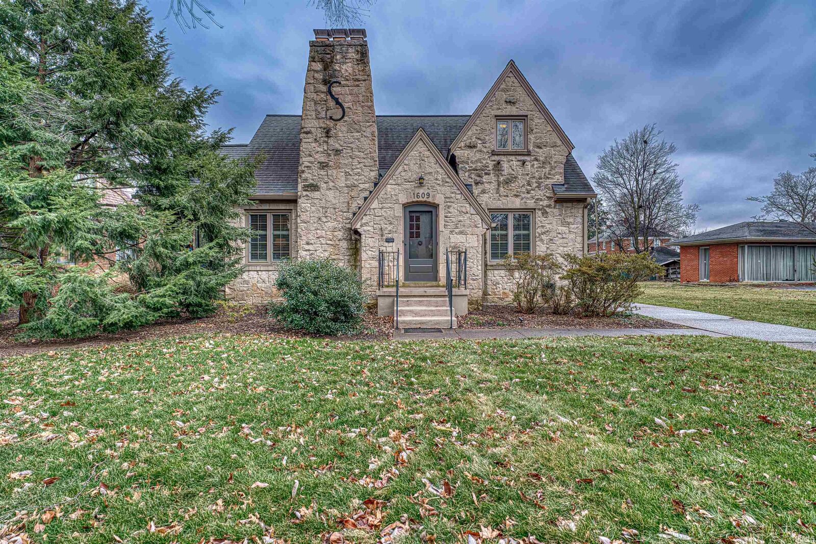 Property Photo:  1609 Southeast Boulevard  IN 47714 