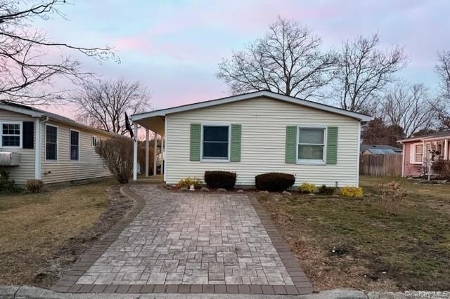 Property Photo:  42 Village Circle S  NY 11949 