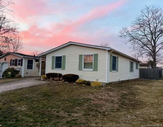 Property Photo:  42 Village Circle S  NY 11949 