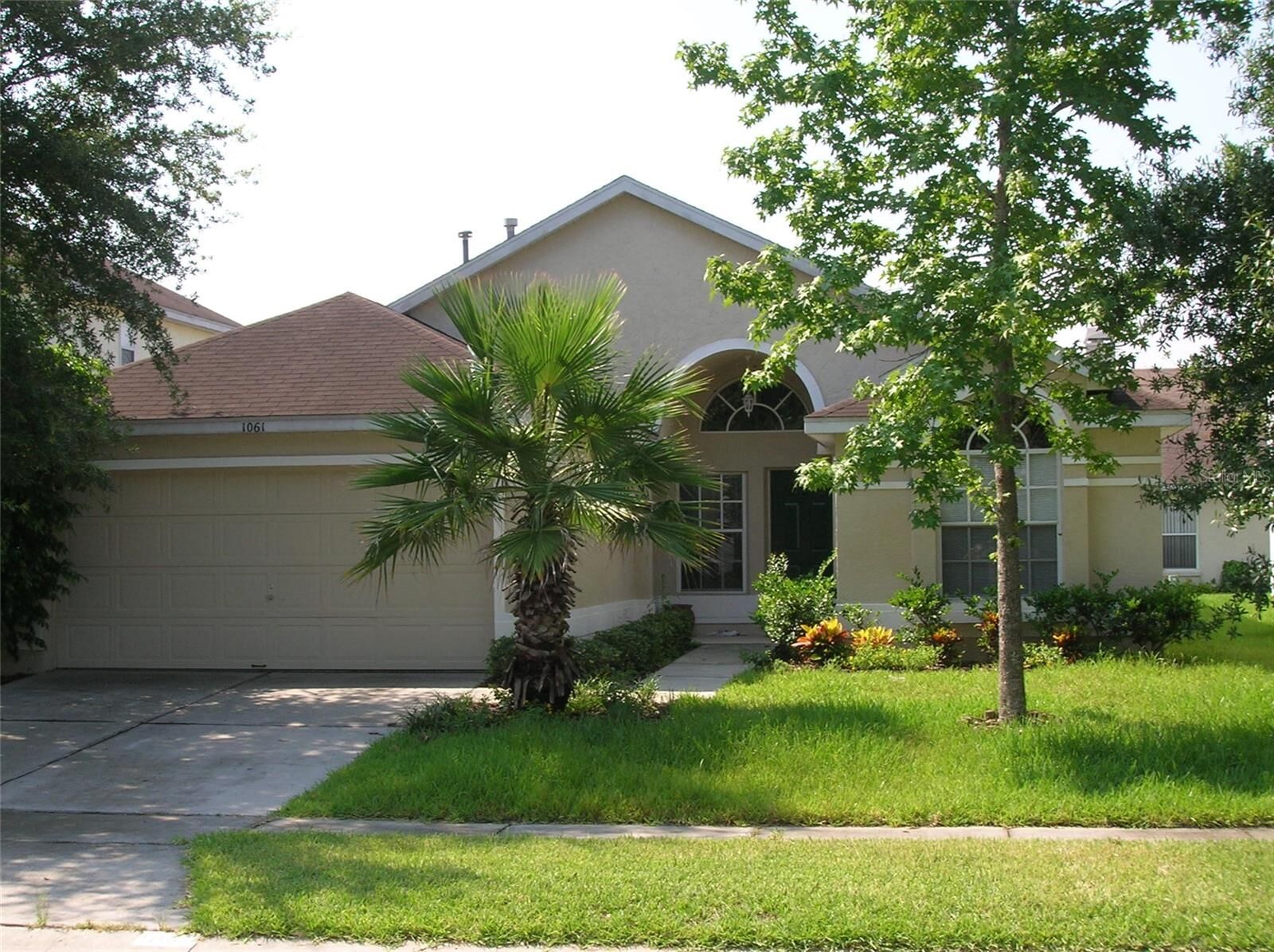 Property Photo:  1061 Ballyshannon Parkway  FL 32828 