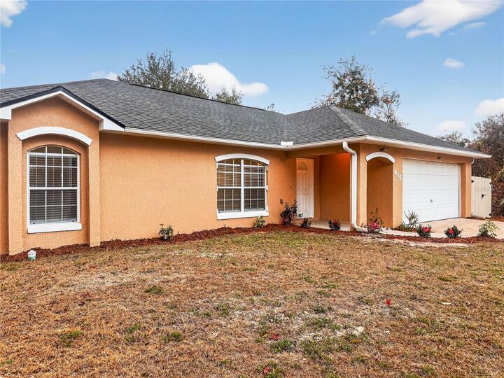Property Photo: 835 Lancaster Avenue FL 32763