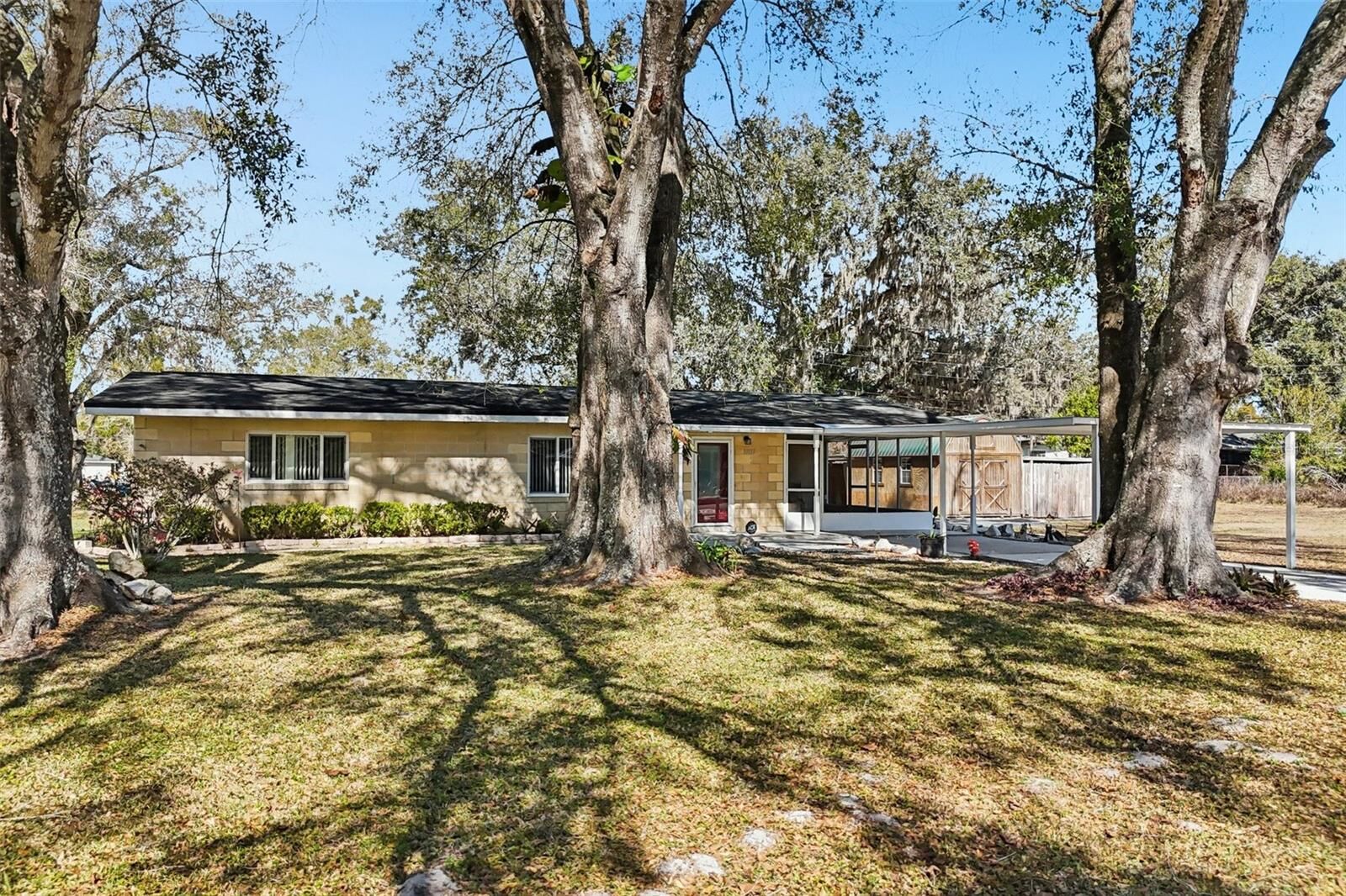 Property Photo:  33137 Cercelia Road  FL 33523 
