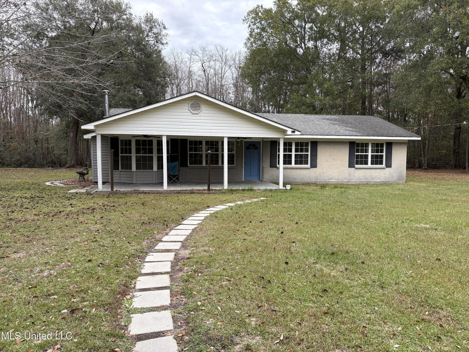 Property Photo:  5809 Kings Road  MS 39563 