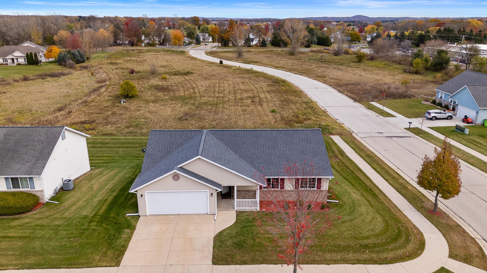 Property Photo:  836 Tower Dr  WI 53027 