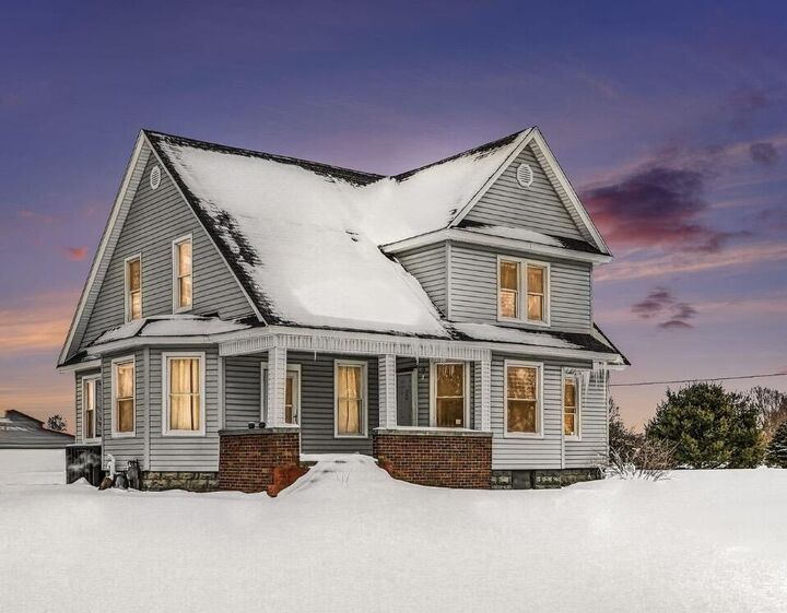 Property Photo:  3011 E Empire Avenue  MI 49022 