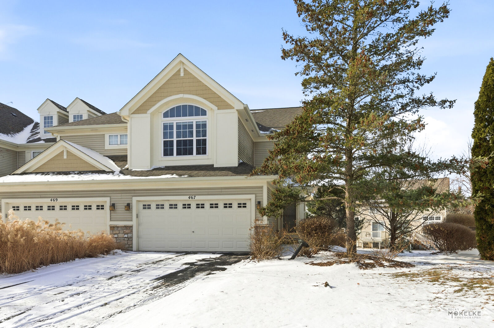 Property Photo:  467 Vaughn Circle  IL 60502 
