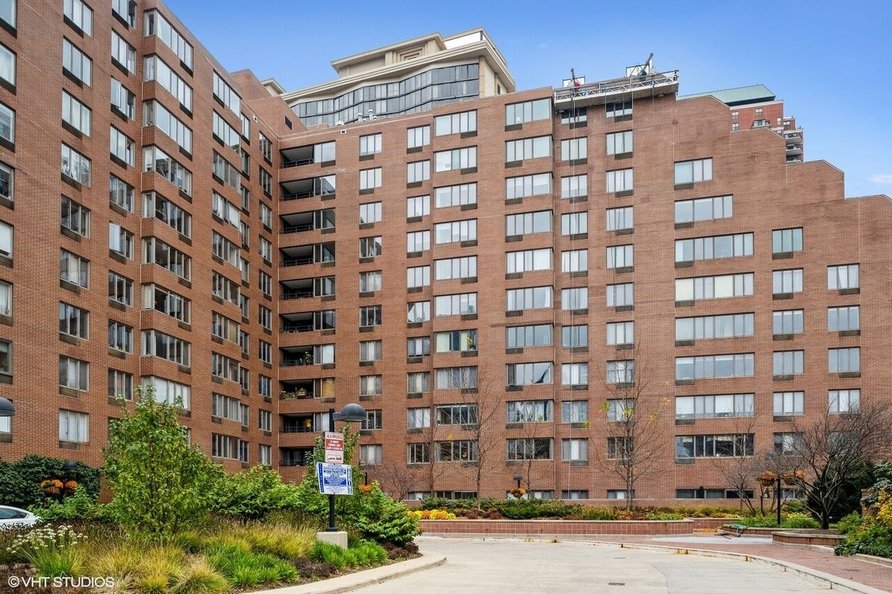 Property Photo:  801 S Plymouth Court P-212  IL 60605 