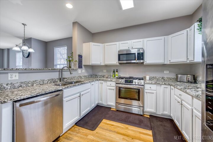 Property Photo:  172 N East River Road L  IL 60016 