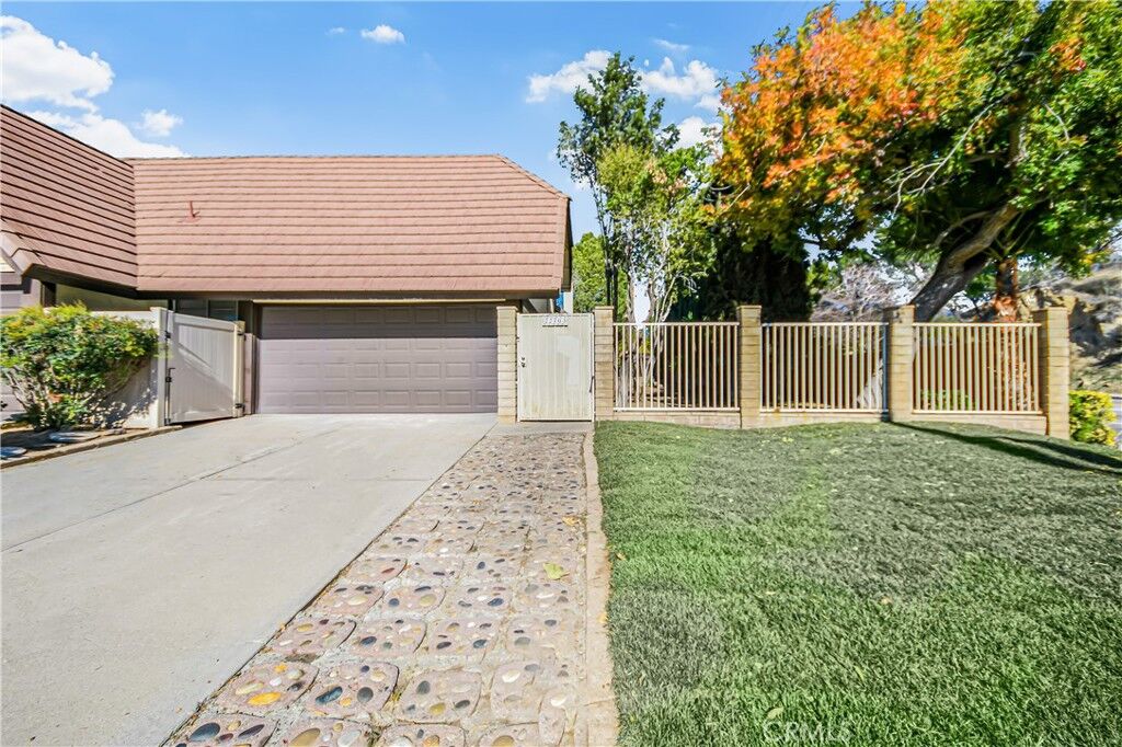 Property Photo:  22703 Garzota Drive  CA 91354 