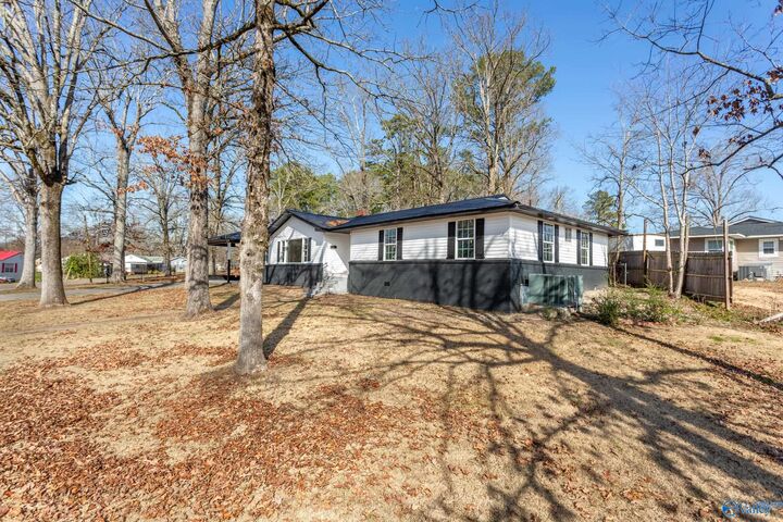 Property Photo: 321 Howell Circle AL 35904