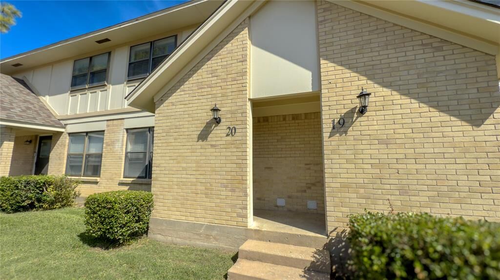 Property Photo: 1905 W Morton Street 20 TX 75020