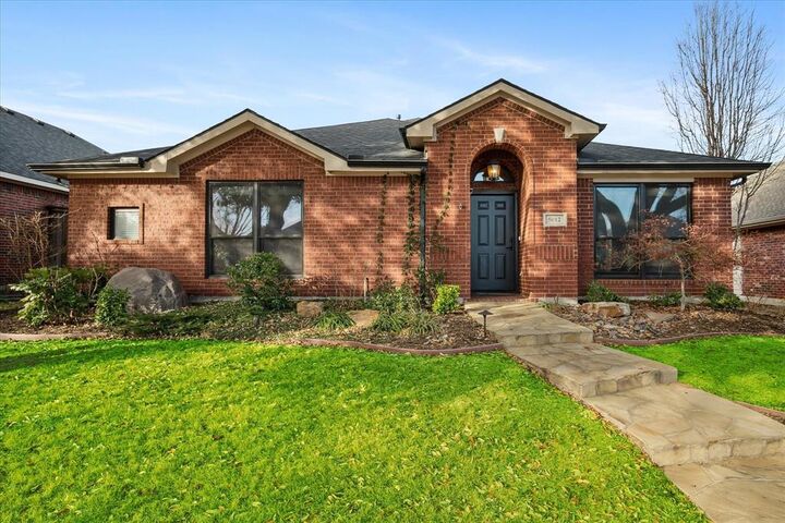 Property Photo:  5012 Spicewood Drive  TX 75070 