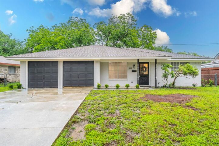 Photo de la propriété:  1725 Camara Court  TX 75051 