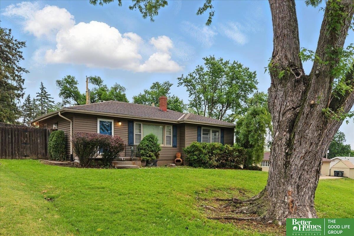 Property Photo:  8806 Nicholas Street  NE 68114 