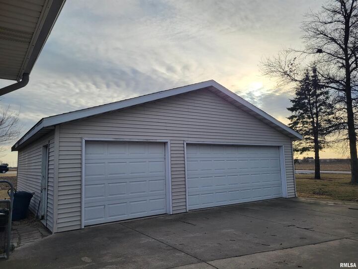 Property Photo:  2400 Springfield Road  IL 61734-1130 