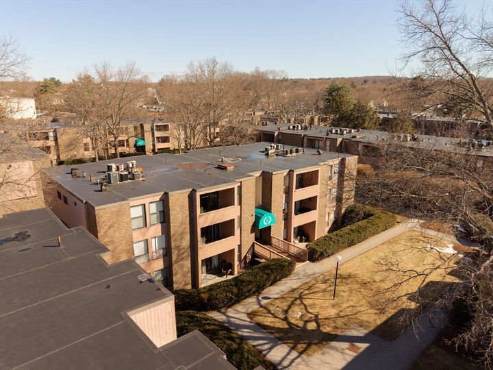 Property Photo:  60 Shrewsbury Green Dr B  MA 01545 