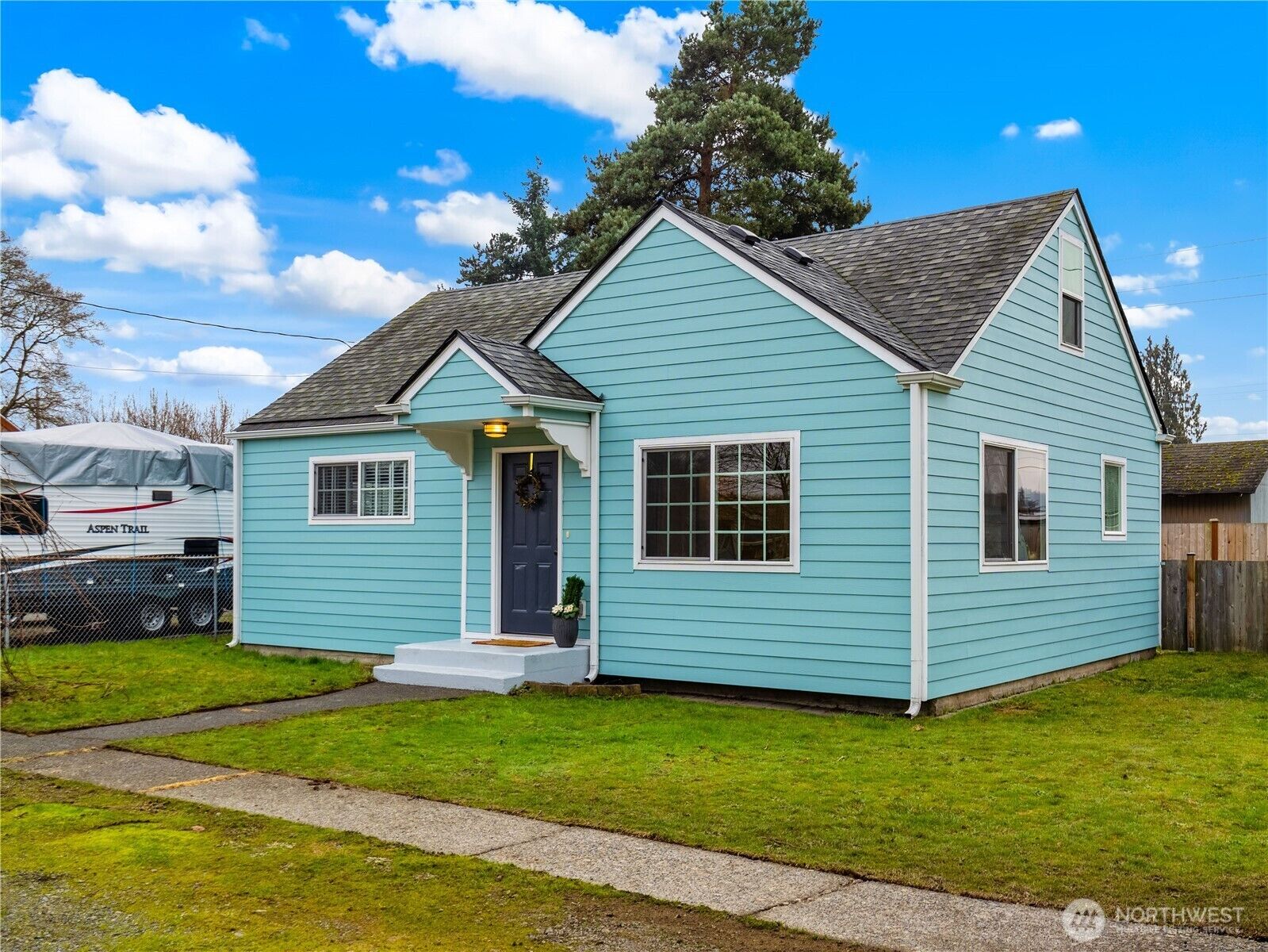 Property Photo:  922  5th Street NW  WA 98371 