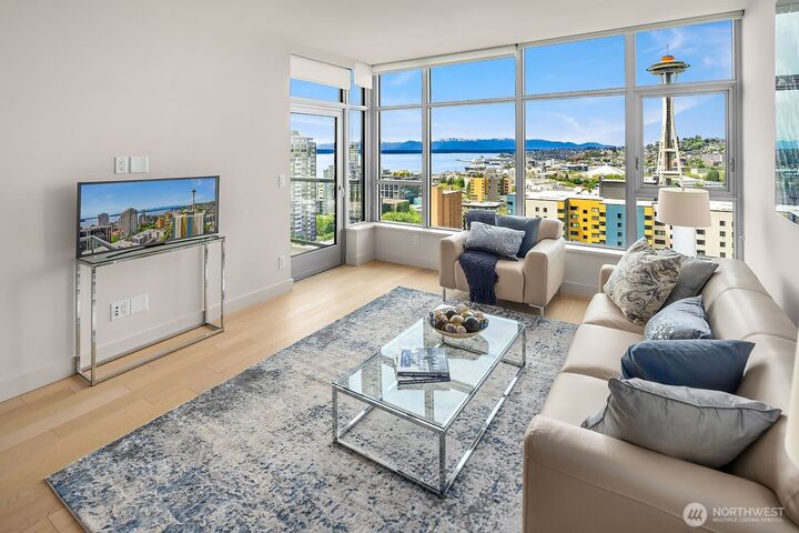 Property Photo: 583 Battery Street 2205N WA 98121