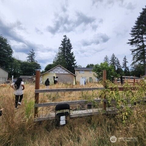 Property Photo:  13904  184th Avenue SE  WA 98059 