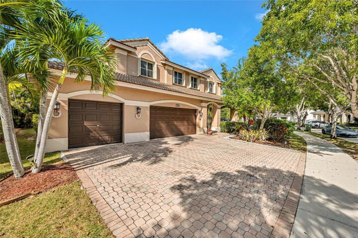 Property Photo: 1551 Blue Jay Circle FL 33327