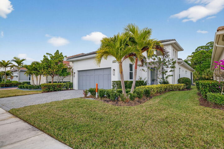 Property Photo: 11587 SW Visconti Way FL 34986