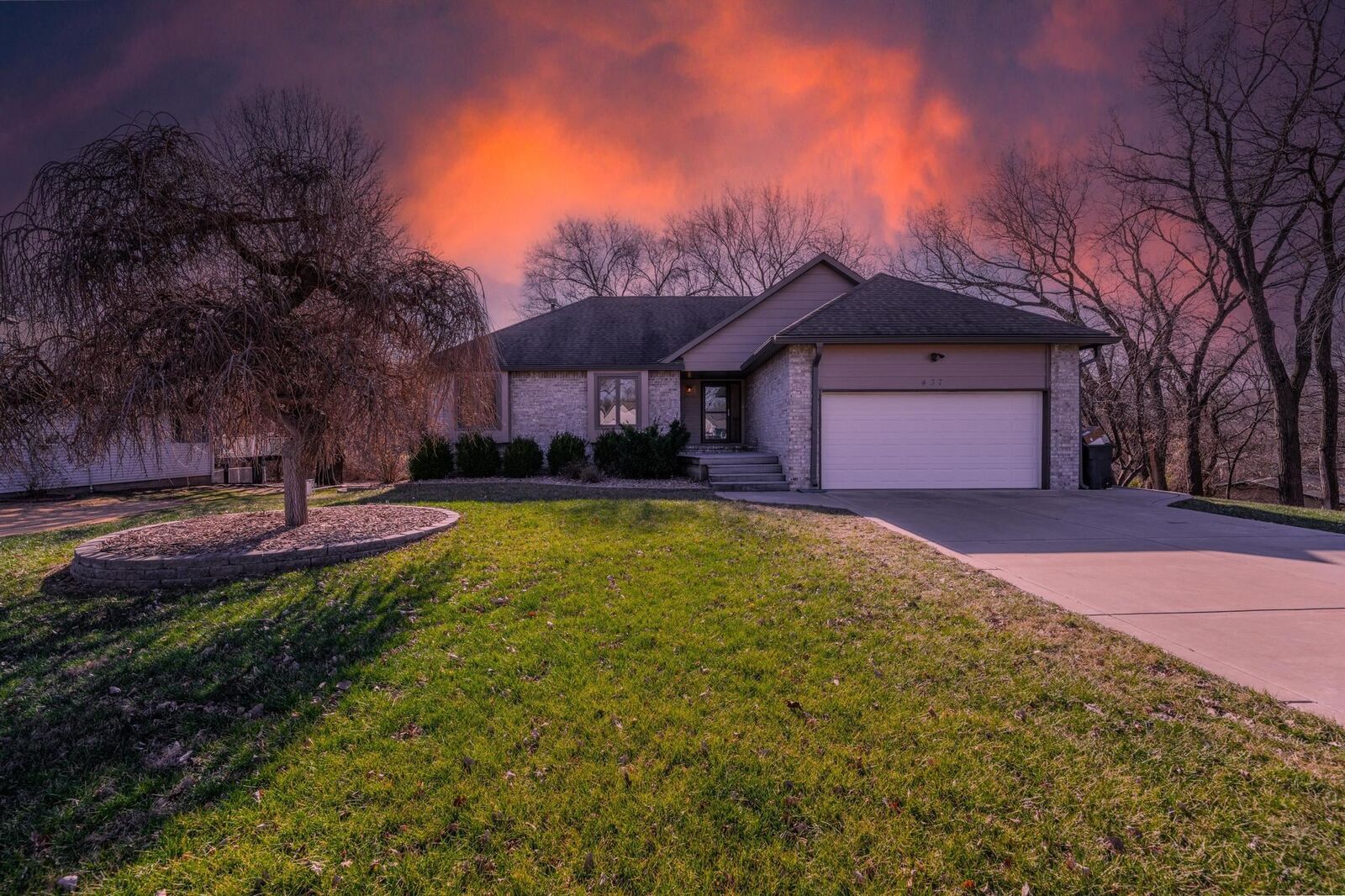 Property Photo: 437 W Woodland Dr KS 67037