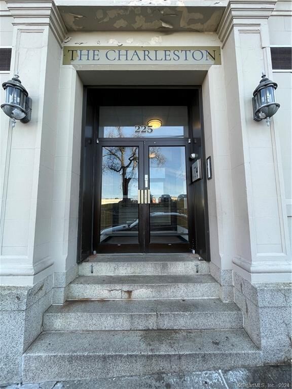 Property Photo:  213 Golden Hill Street 5G  CT 06604 