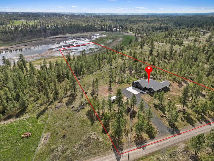 Property Photo:  22711 S Gateway Ln  WA 99004 