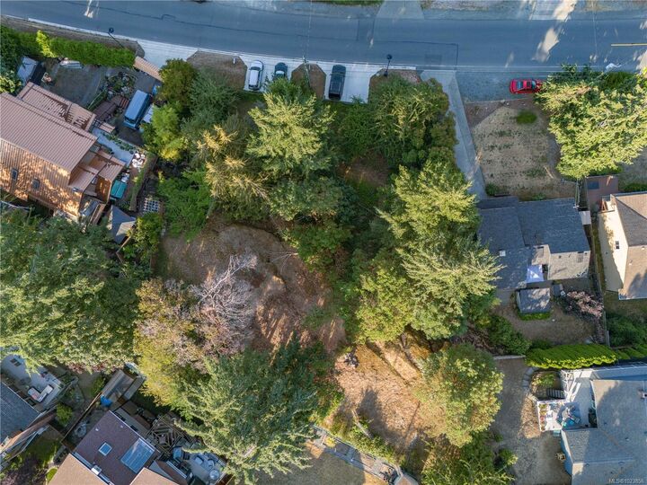 3368 Mary Anne Cres — photo 1