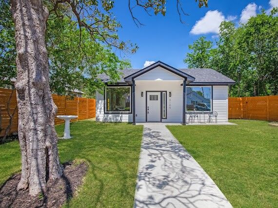 Property Photo:  3104 E 16th Street  TX 78702 