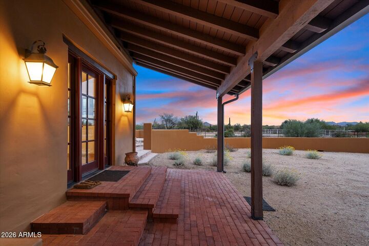 Property Photo:  8400 E Smokehouse Trail  AZ 85266 