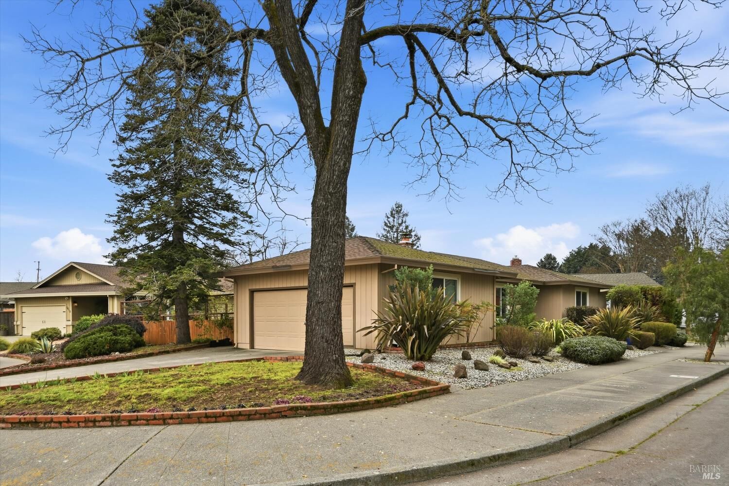 Property Photo: 1808 Sherwood Court CA 95405