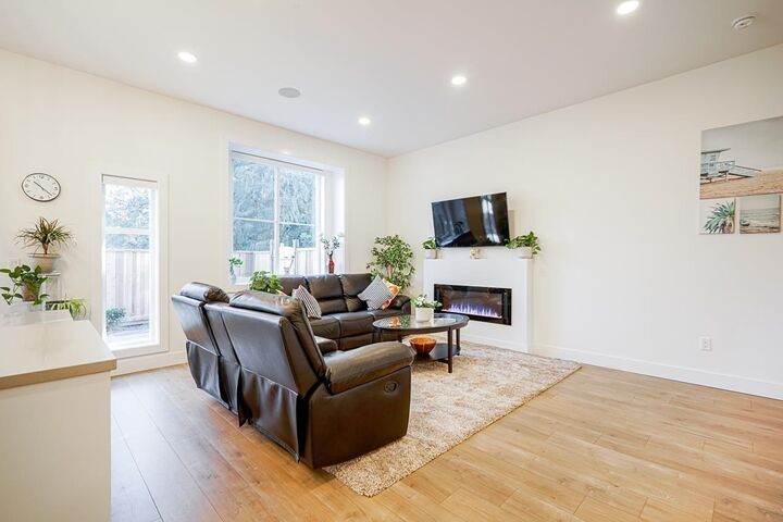 Property Photo: 5960 142 Street 17 BC V3X 1C8