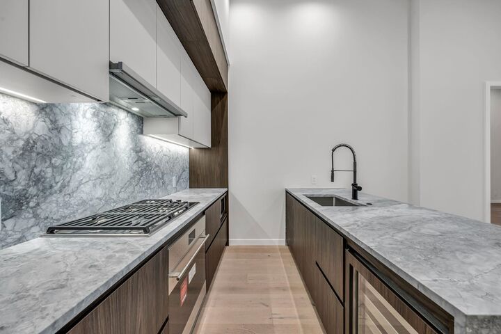 Property Photo: 2186 Gilmore Avenue 5105 BC V5C 0N7