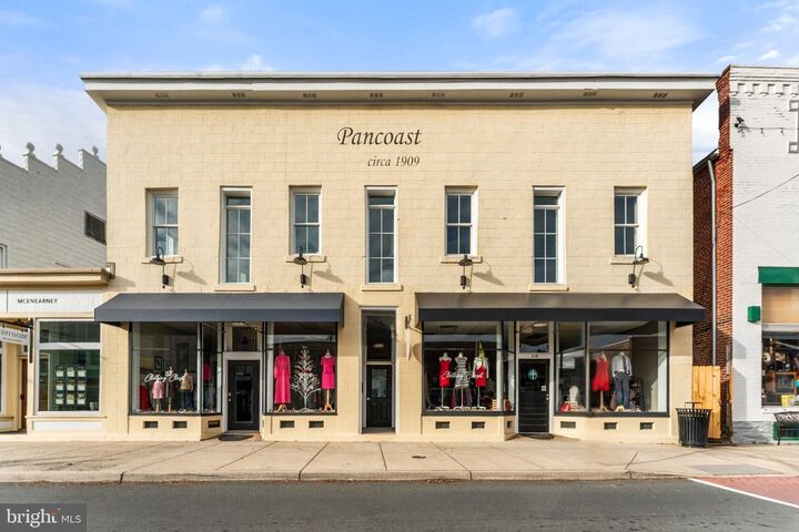 Property Photo: 117 21st Street N 202 VA 20132