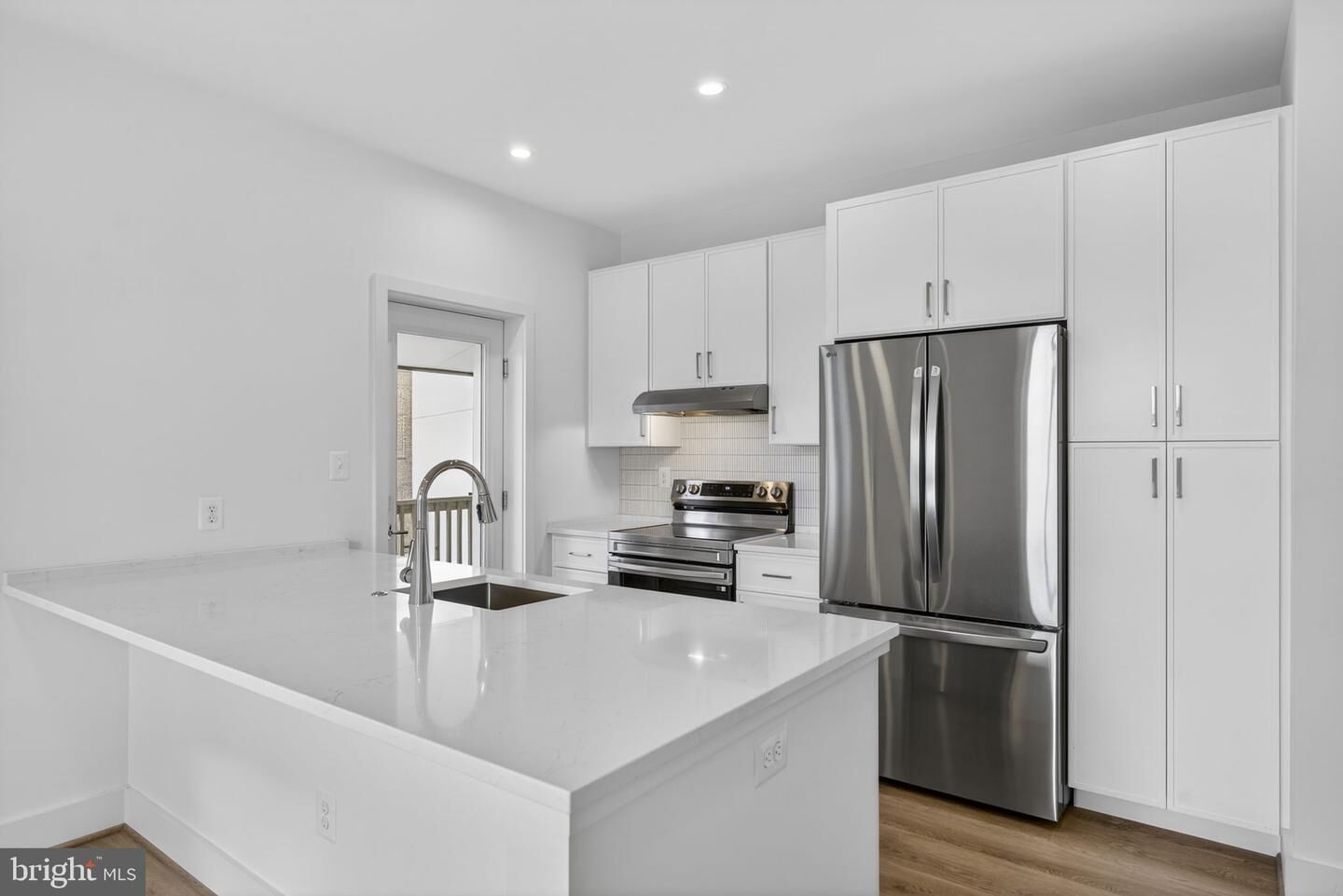 Property Photo:  117 21st Street N 203  VA 20132 