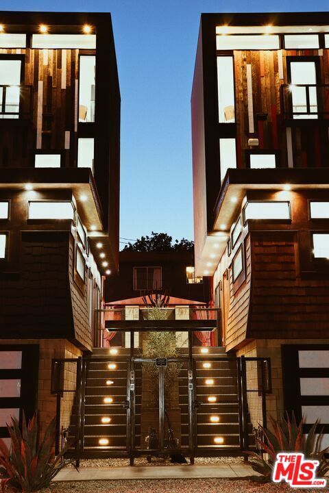 Property Photo:  715 N El Centro Ave  CA 90038 