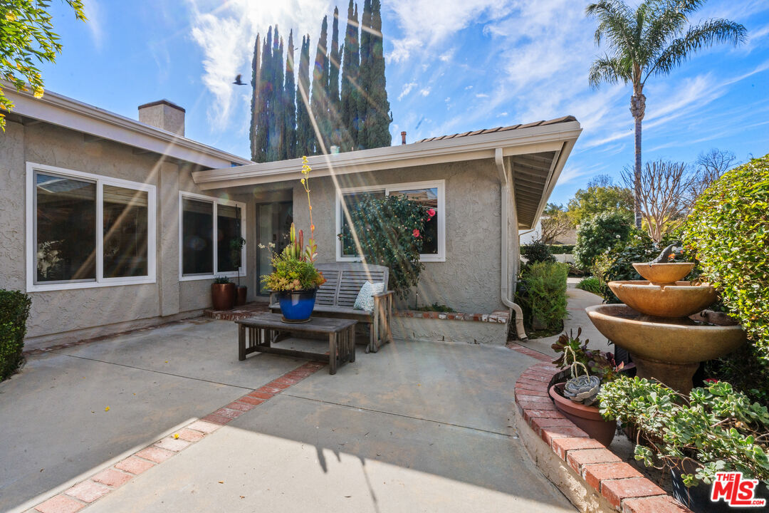 Property Photo:  2200 Crespi Ln  CA 91361 