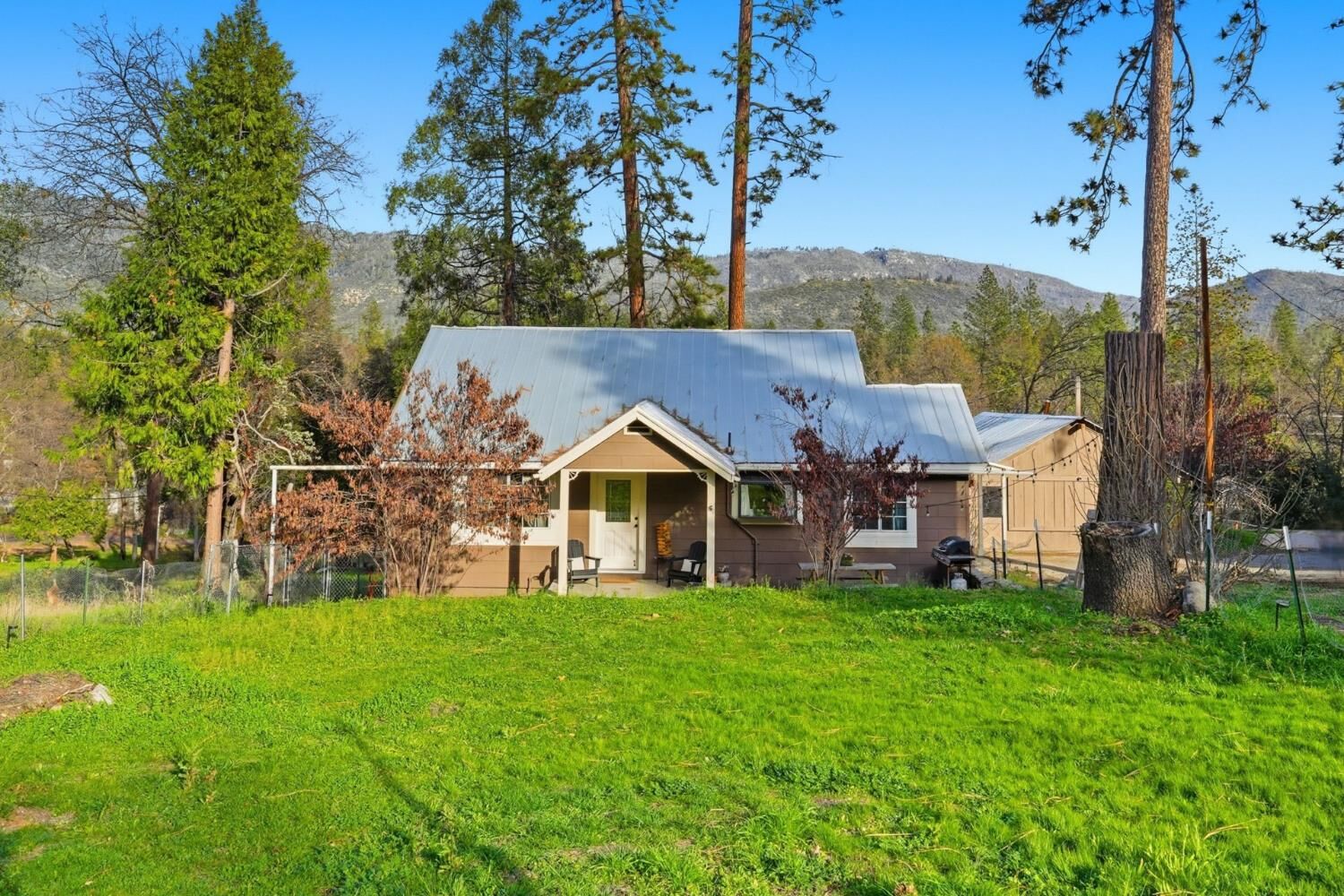 Property Photo: 32837 Road 222 CA 93643