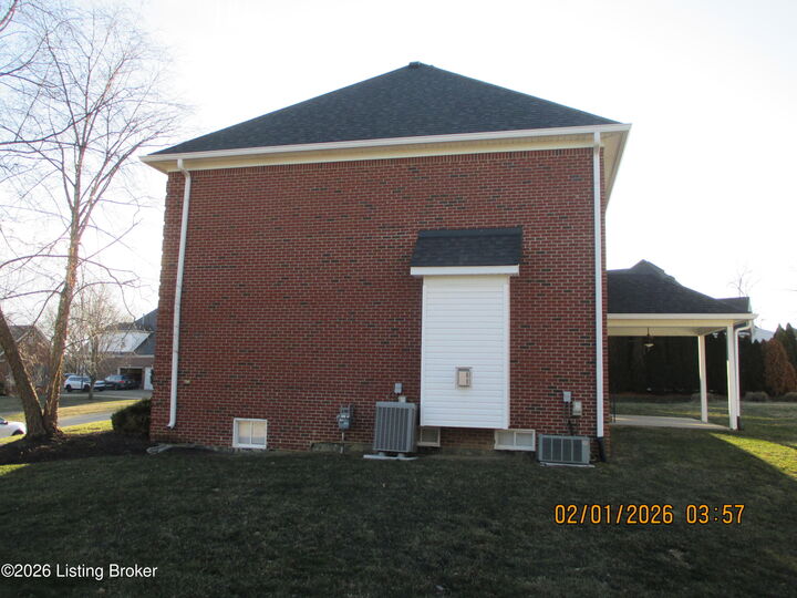 Property Photo:  1217 Blackthorn Rd  KY 40243 