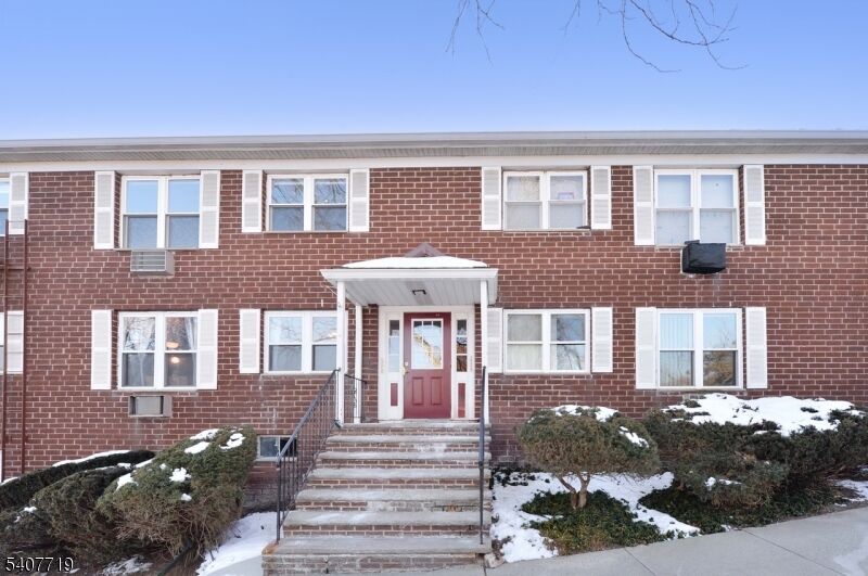 Property Photo:  100 Pierson Miller Dr 4  NJ 07442 